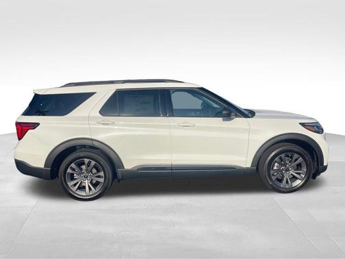 Star White Metallic Tri-Coat 2026 Ford Explorer Active