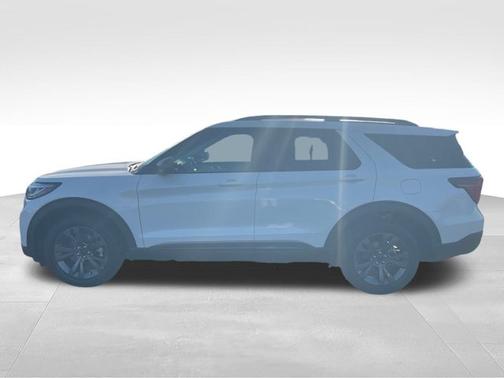 Star White Metallic Tri-Coat 2026 Ford Explorer Active