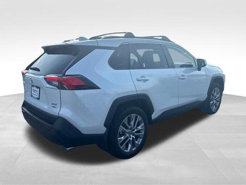 Pearl 2025 Toyota RAV4 XLE Premium