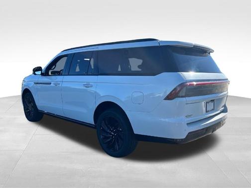 Pristine White Metallic Tri-Coat 2027 Lincoln Navigator L Reserve