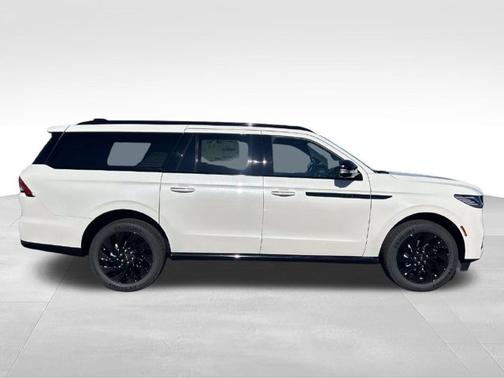Pristine White Metallic Tri-Coat 2027 Lincoln Navigator L Reserve