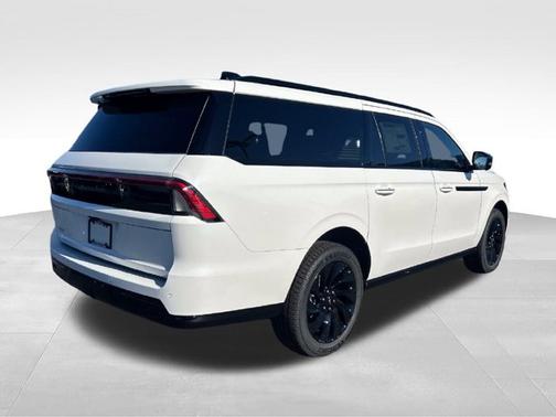 Pristine White Metallic Tri-Coat 2027 Lincoln Navigator L Reserve
