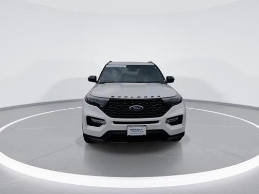 White Metallic 2022 Ford Explorer ST