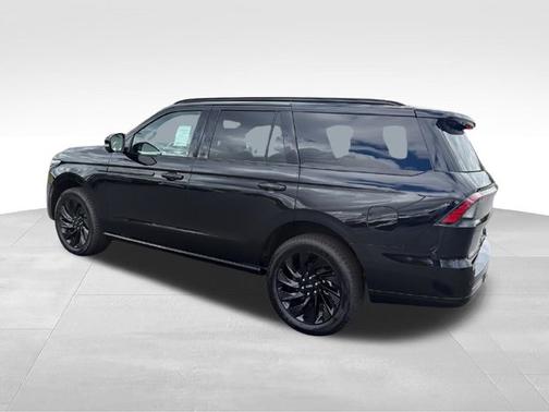 Infinite Black Metallic Clearcoat 2027 Lincoln Navigator Reserve