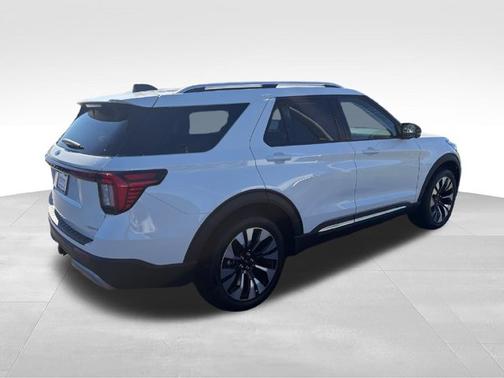 Star White Metallic Tri-Coat 2026 Ford Explorer Platinum