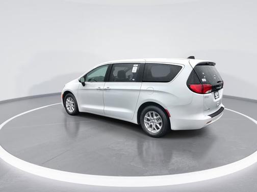 Bright White Clearcoat 2022 Chrysler Voyager LX