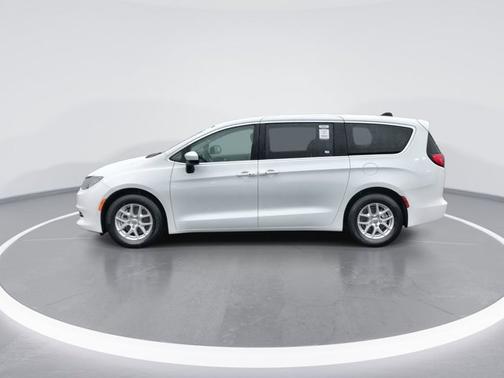 Bright White Clearcoat 2022 Chrysler Voyager LX