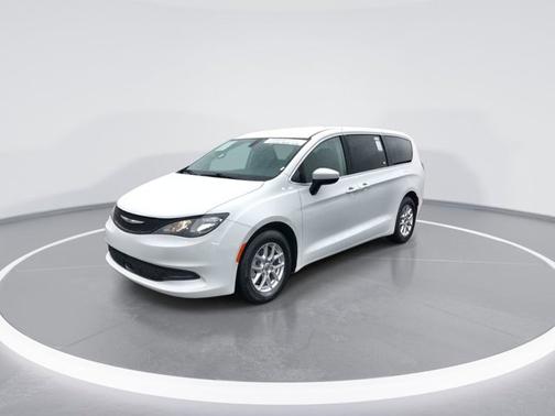 Bright White Clearcoat 2022 Chrysler Voyager LX