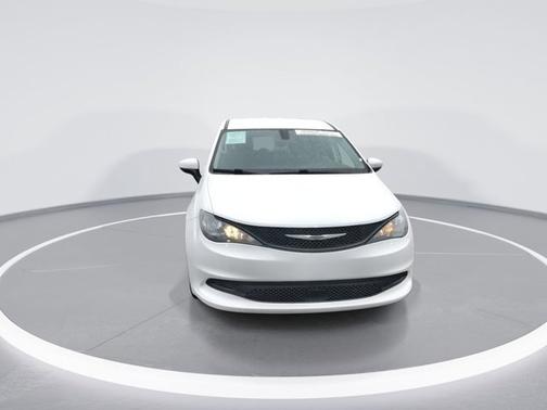 Bright White Clearcoat 2022 Chrysler Voyager LX