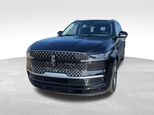 Infinite Black Metallic Clearcoat 2026 Lincoln Navigator L Reserve