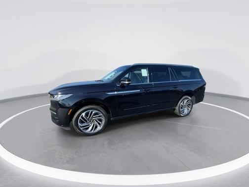 Infinite Black Metallic Clearcoat 2026 Lincoln Navigator L Reserve
