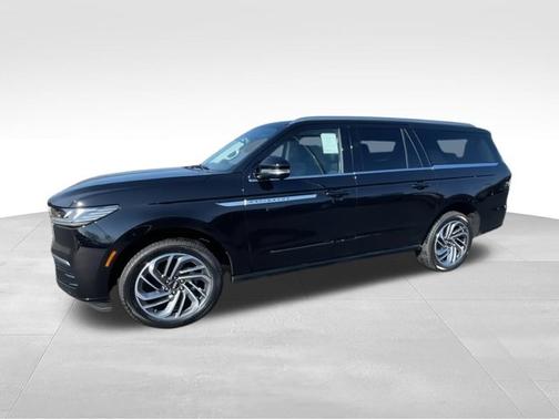 Infinite Black Metallic Clearcoat 2026 Lincoln Navigator L Reserve