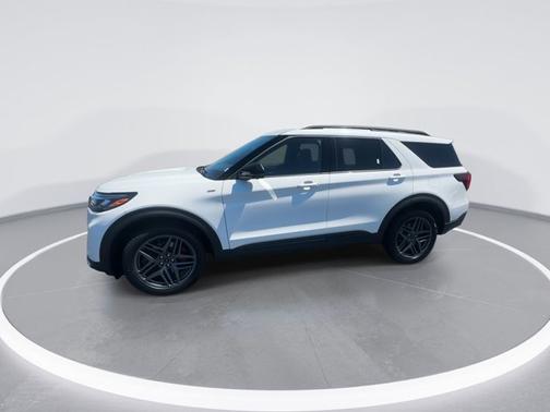 Star White Metallic Tri-Coat 2026 Ford Explorer ST-Line