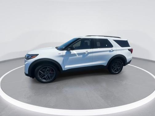 Star White Metallic Tri-Coat 2026 Ford Explorer ST-Line