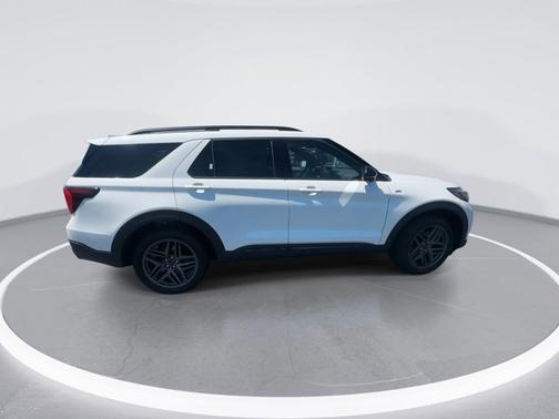Star White Metallic Tri-Coat 2026 Ford Explorer ST-Line