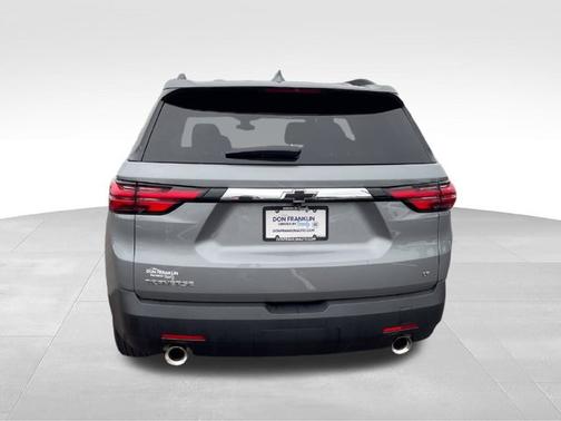 Sterling Gray Metallic 2023 Chevrolet Traverse LT Cloth