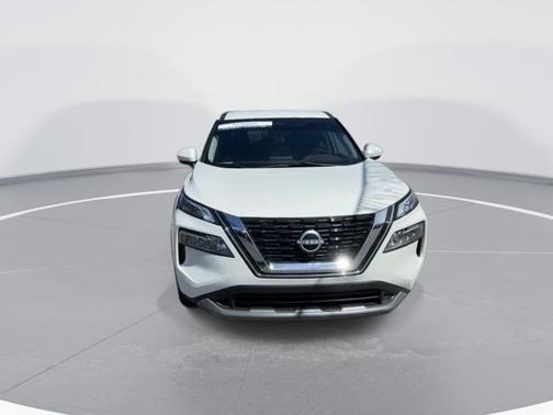 Pearl White Tricoat 2023 Nissan Rogue SV