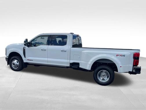 Star White Metallic Tri-Coat 2026 Ford F-350 LARIAT