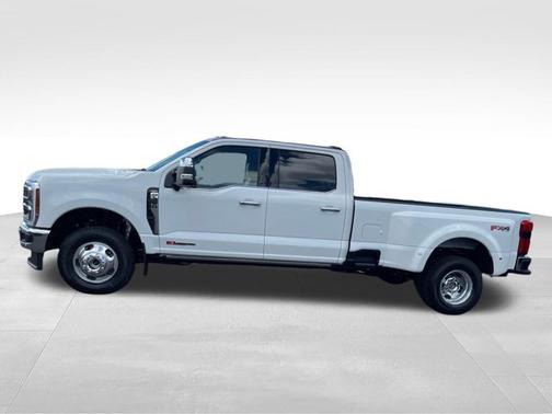 Star White Metallic Tri-Coat 2026 Ford F-350 LARIAT