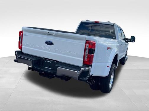 Star White Metallic Tri-Coat 2026 Ford F-350 LARIAT