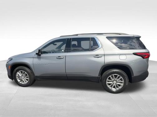 Sterling Gray Metallic 2023 Chevrolet Traverse LT Cloth