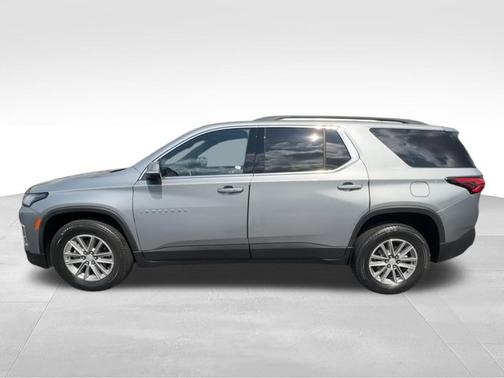 Sterling Gray Metallic 2023 Chevrolet Traverse LT Cloth