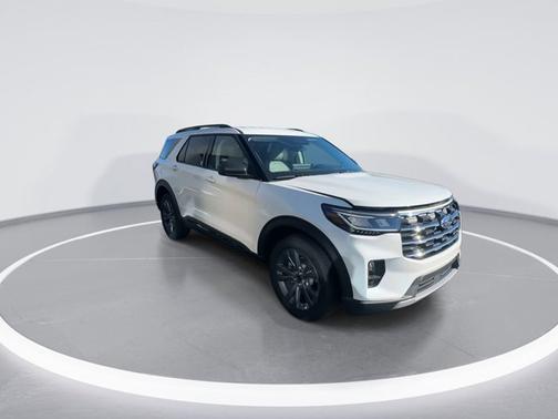 Star White Metallic Tri-Coat 2026 Ford Explorer Active