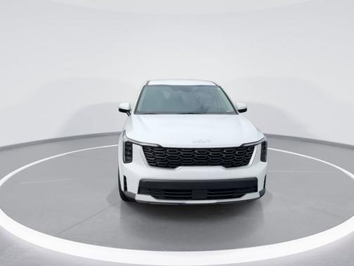Glacial White Pearl 2024 Kia Sorento LX