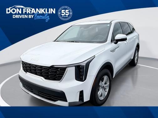 Glacial White Pearl 2024 Kia Sorento LX