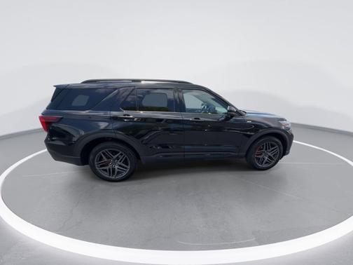 Black Metallic 2025 Ford Explorer ST-Line
