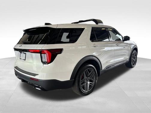 Star White Metallic Tri-Coat 2027 Ford Explorer ST-Line