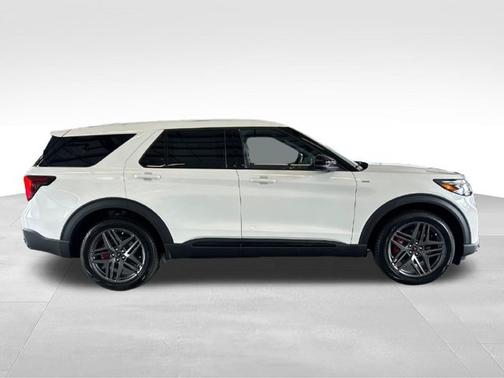 Star White Metallic Tri-Coat 2027 Ford Explorer ST-Line