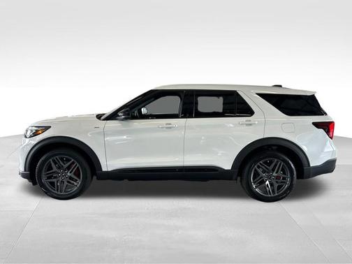 Star White Metallic Tri-Coat 2027 Ford Explorer ST-Line