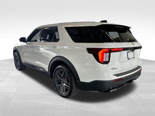 Star White Metallic Tri-Coat 2027 Ford Explorer ST-Line