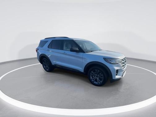 Space White Metallic 2026 Ford Explorer Active