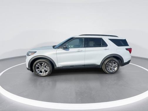 Space White Metallic 2026 Ford Explorer Active