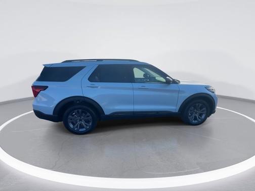 Space White Metallic 2026 Ford Explorer Active