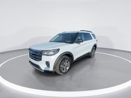 Space White Metallic 2026 Ford Explorer Active