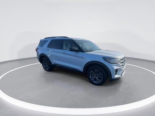 Space White Metallic 2026 Ford Explorer Active