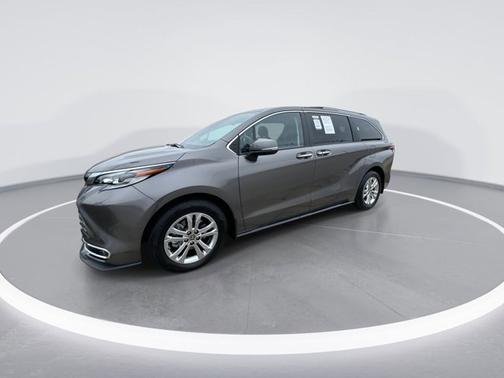 2023 Toyota Sienna Platinum