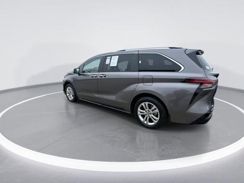 2023 Toyota Sienna Platinum