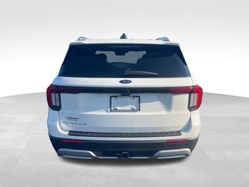 Star White Metallic Tri-Coat 2026 Ford Explorer Platinum