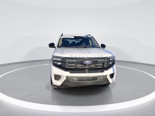 Oxford White 2025 Ford Expedition Active