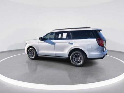 Oxford White 2025 Ford Expedition Active