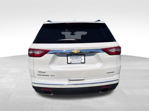Iridescent Pearl Tricoat 2021 Chevrolet Traverse Premier