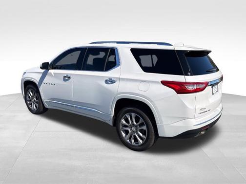 Iridescent Pearl Tricoat 2021 Chevrolet Traverse Premier