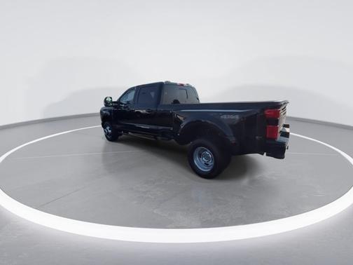 Agate Black Metallic 2026 Ford F-350 Platinum