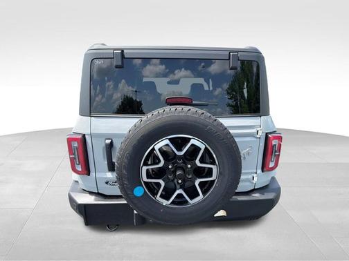 Avalanche Gray 2026 Ford Bronco Outer Banks