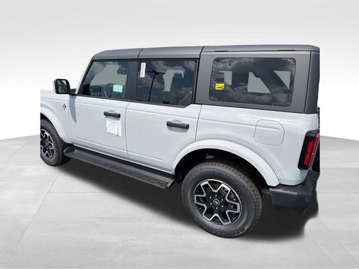 Avalanche Gray 2026 Ford Bronco Outer Banks