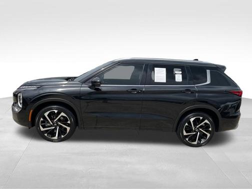Black 2023 Mitsubishi Outlander SEL